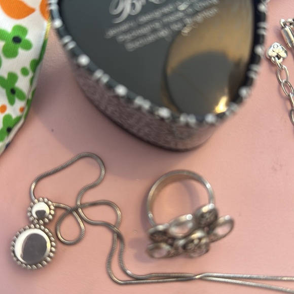 Beautiful Brighton lot of necklace and ring with pouch and case - Picture 9 of 11